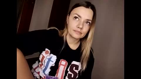 KrissSexi online show from 11-18-25, 06:18