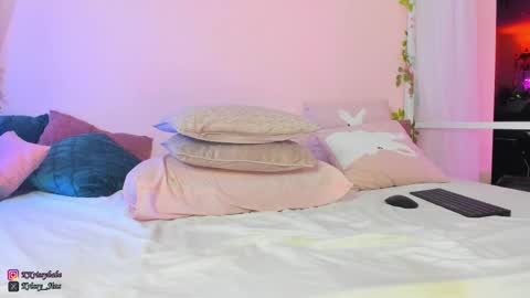 Snapshot of krissysins chatting on 02-06-26, 08:07 Christina online show from 02-06-26, 08:07