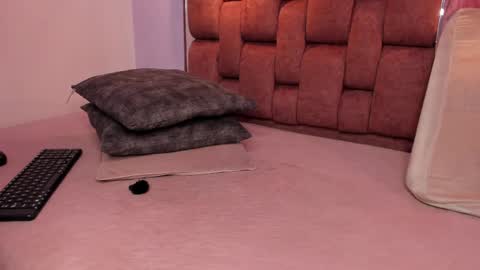 Snapshot of kristakinnky chatting on 05-06-26, 12:10 BETANIA online show from 05-06-26, 12:10