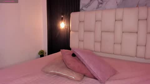 Snapshot of kristakinnky chatting on 05-23-26, 12:20 BETANIA online show from 05-23-26, 12:20