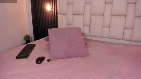 Snapshot of kristakinnky chatting on 05-26-26, 12:23 BETANIA online show from 05-26-26, 12:23