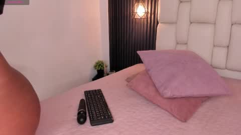 Snapshot of kristakinnky chatting on 05-27-26, 12:13 BETANIA online show from 05-27-26, 12:13
