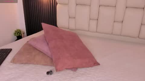 Snapshot of kristakinnky chatting on 05-30-26, 12:13 BETANIA online show from 05-30-26, 12:13