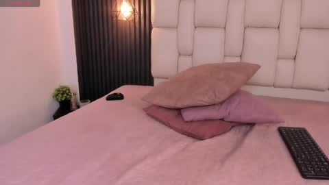 Snapshot of kristakinnky chatting on 06-05-26, 12:22 BETANIA online show from 06-05-26, 12:22