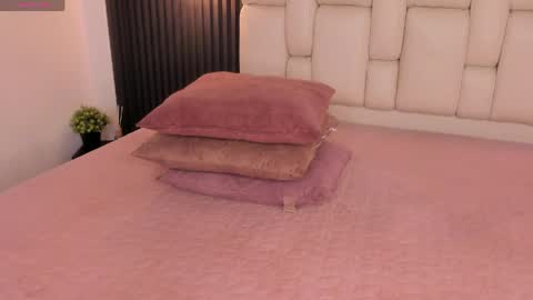 Snapshot of kristakinnky chatting on 06-08-26, 12:27 BETANIA online show from 06-08-26, 12:27
