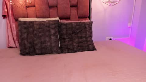 Snapshot of kristakinnky chatting on 06-26-26, 12:09 BETANIA online show from 06-26-26, 12:09