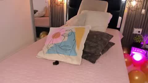 Snapshot of kristakinnky chatting on 07-14-26, 12:11 BETANIA online show from 07-14-26, 12:11