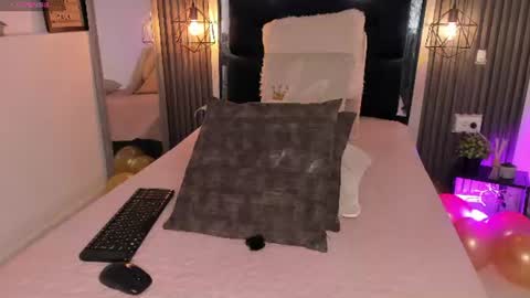 Snapshot of kristakinnky chatting on 07-16-26, 12:11 BETANIA online show from 07-16-26, 12:11