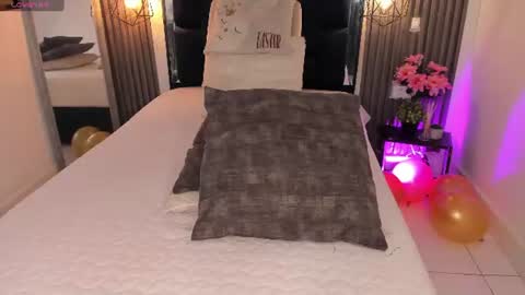 Snapshot of kristakinnky chatting on 07-27-26, 12:01 BETANIA online show from 07-27-26, 12:01