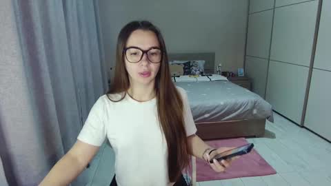 twitter    Annemarye 23 online show from 01-07-26, 08:39