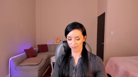 Snapshot of kristen_garner chatting on 05-25-26, 08:26 Sophia online show from 05-25-26, 08:26