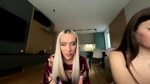 Kris the doll online show from 12-03-25, 01:09