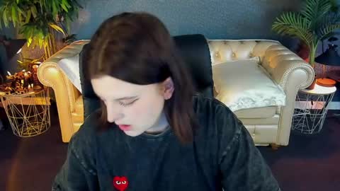 kristifoxy online show from 05-11-26, 06:49