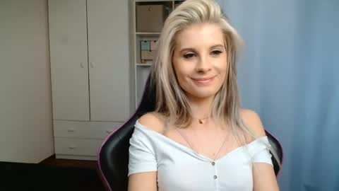 Snapshot of kristineamore chatting on 06-03-26, 02:44 KristineAmore online show from 06-03-26, 02:44