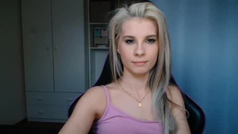 Snapshot of kristineamore chatting on 06-04-26, 06:25 KristineAmore online show from 06-04-26, 06:25