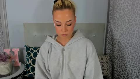 KristyFlowers online show from 05-20-26, 03:40