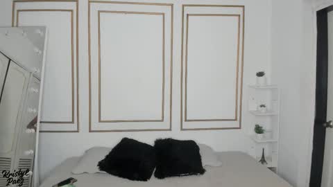 Cristina online show from 12-14-25, 03:50