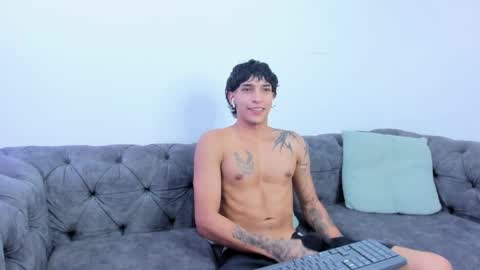 Snapshot of kroywave chatting on 05-14-26, 10:27 Kroy Wave Muscle Tattoos Latino online show from 05-14-26, 10:27