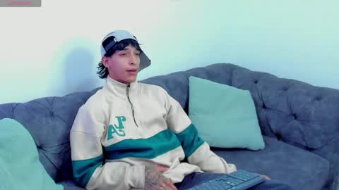 Snapshot of kroywave chatting on 06-04-26, 03:45 Kroy Wave Muscle Tattoos Latino online show from 06-04-26, 03:45
