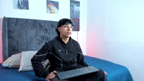 Snapshot of kroywave chatting on 07-17-26, 03:24 Kroy Wave Muscle Tattoos Latino online show from 07-17-26, 03:24