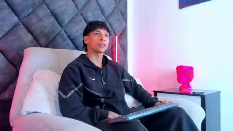Snapshot of kroywave chatting on 07-19-26, 03:32 Kroy Wave Muscle Tattoos Latino online show from 07-19-26, 03:32
