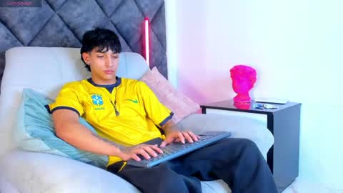 Snapshot of kroywave chatting on 07-20-26, 05:00 Kroy Wave Muscle Tattoos Latino online show from 07-20-26, 05:00