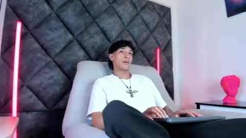 Snapshot of kroywave chatting on 08-08-26, 03:52 Kroy Wave Muscle Tattoos Latino online show from 08-08-26, 03:52