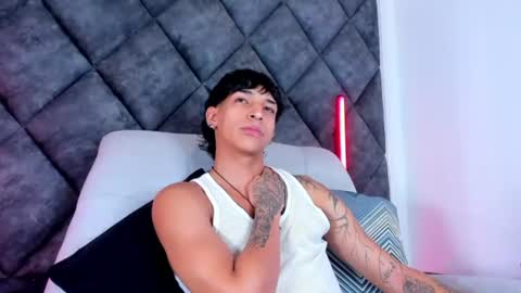 Snapshot of kroywave chatting on 08-09-26, 03:19 Kroy Wave Muscle Tattoos Latino online show from 08-09-26, 03:19