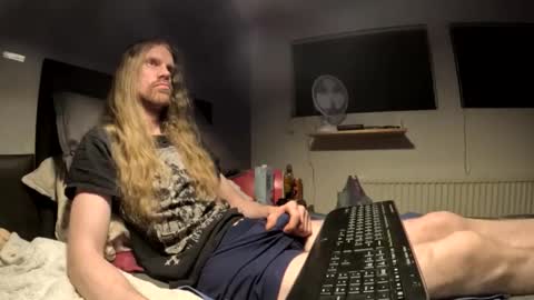 Snapshot of krullz123 chatting on 02-04-26, 01:44 Krullz online show from 02-04-26, 01:44