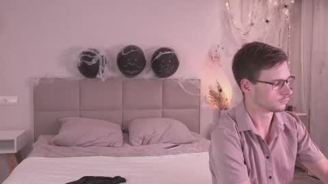 Fluffy and Krut online show from 10-26-25, 02:34