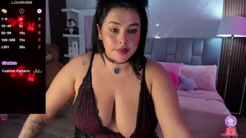 Snapshot of krysstal__ chatting on 02-25-25, 10:26 online show from 02-25-25, 10:26