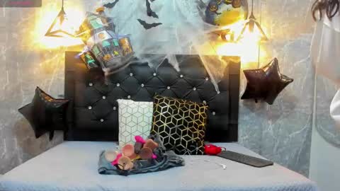 Snapshot of krystal_taylor23 chatting on 10-18-25, 12:17 Kystal Taylor online show from 10-18-25, 12:17