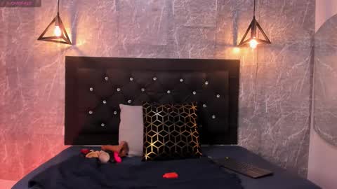 Kystal Taylor online show from 11-22-25, 11:42