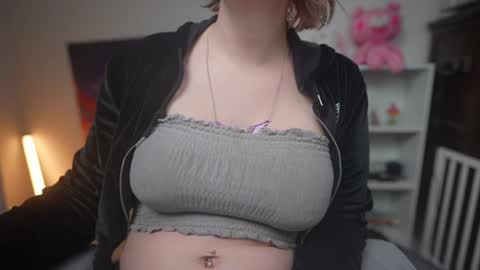 Snapshot of krystalsyxx chatting on 01-27-25, 12:54 Krystal Syx online show from 01-27-25, 12:54