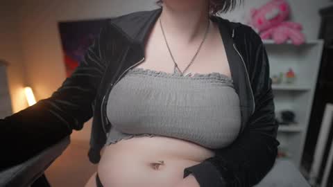 Snapshot of krystalsyxx chatting on 02-21-25, 10:59 Krystal Syx online show from 02-21-25, 10:59