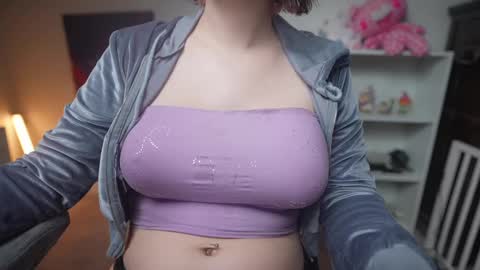 Snapshot of krystalsyxx chatting on 02-25-25, 05:04 Krystal Syx online show from 02-25-25, 05:04