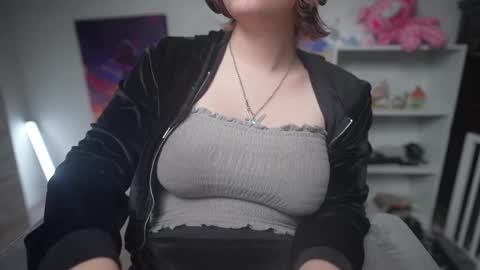 Snapshot of krystalsyxx chatting on 03-12-25, 12:31 Krystal Syx online show from 03-12-25, 12:31