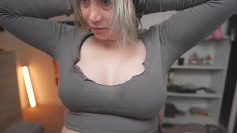 Krystal Syx online show from 11-08-25, 05:45