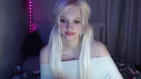 Emilia online show from 02-22-25, 10:20