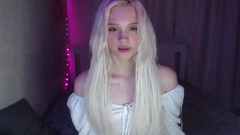 Emilia online show from 03-09-25, 02:29