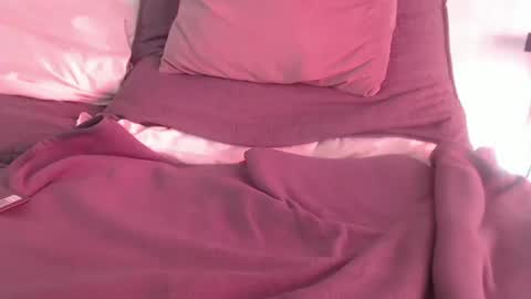 Snapshot of kung_furious chatting on 10-16-25, 06:31 Ohm. online show from 10-16-25, 06:31