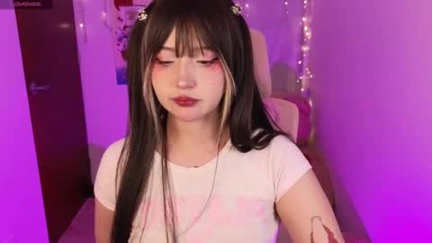 Snapshot of kurochan420 chatting on 11-04-25, 11:37 Andy online show from 11-04-25, 11:37