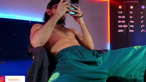 kuzzcoo online show from 04-10-26, 01:49