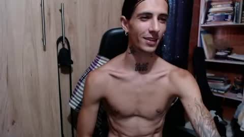 Snapshot of kyleer77 chatting on 06-11-26, 05:00 kyleer77 online show from 06-11-26, 05:00