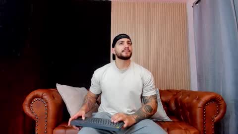 kylenorth_ online show from 11-19-25, 02:06