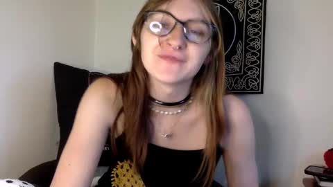 Snapshot of kylianna chatting on 09-23-25, 06:55 Kylianna online show from 09-23-25, 06:55