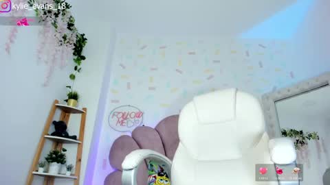 Kylie online show from 02-23-25, 07:28