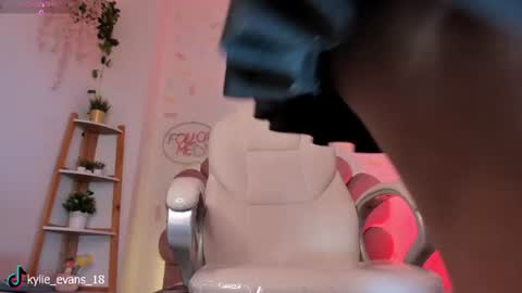 Kylie online show from 06-14-26, 04:03