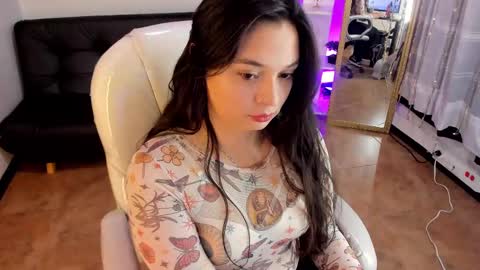Snapshot of kylie_fire chatting on 10-07-25, 01:52 kylie online show from 10-07-25, 01:52