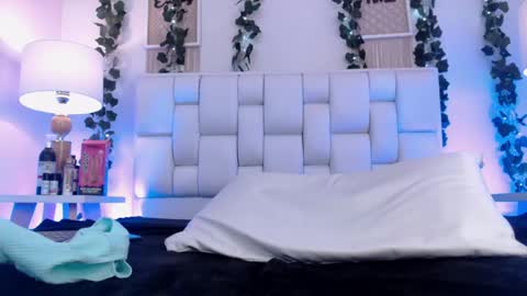 Snapshot of kylie_golden chatting on 12-15-24, 04:59 Kylie Myers online show from 12-15-24, 04:59